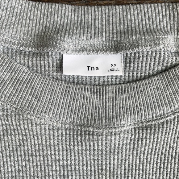 Aritzia waffle Long sleeve - Picture 2 of 2